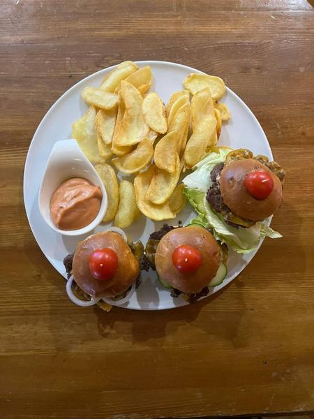 🍔  Mini Burgeri Insomnia/Insomnia Trio/ Mici, Fripți și Perfecți Pentru Împărțit+cartofi